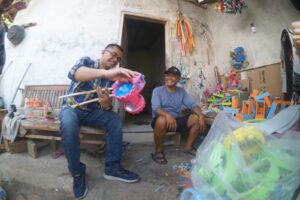 Team LUVTRIP Bersama Bapak Satibi pelaku UMKM Desa Ciasem Baru. Subang. Jawa Barat (6/6/2024) Dokumentasi: LUVTRIP